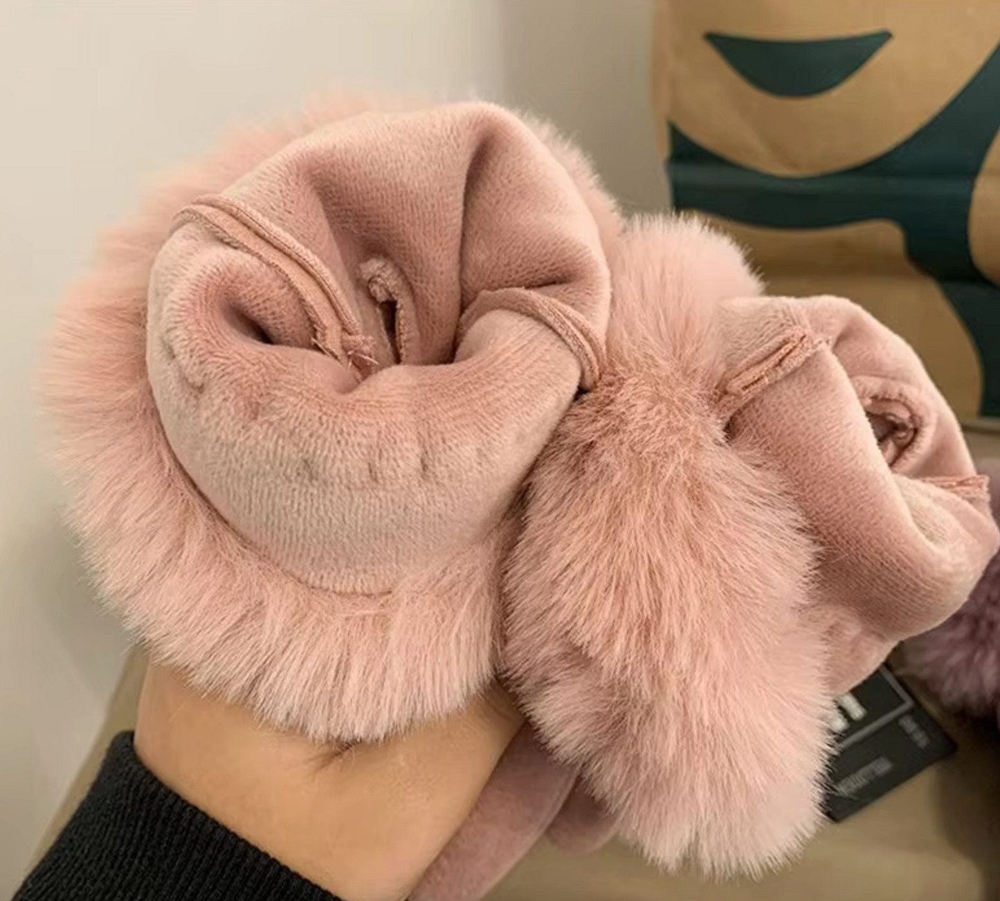 The 'Alessia' Gloves in Mulberry Bloom