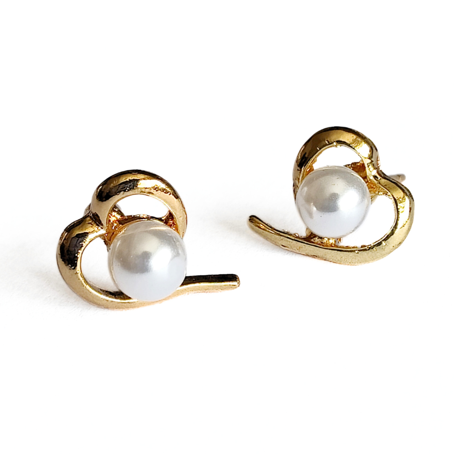 Amara Pearl Studs