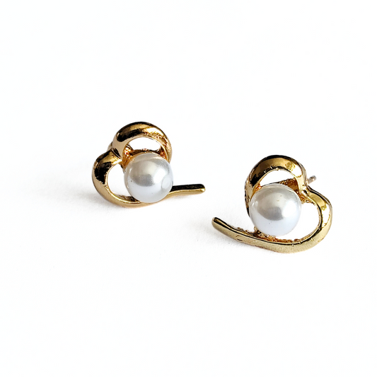 Amara Pearl Studs