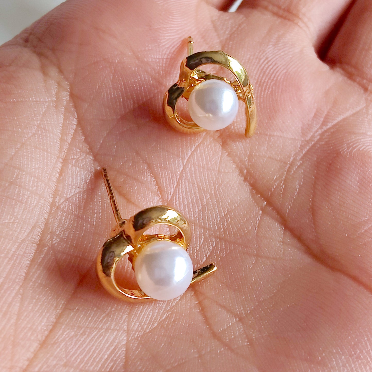 Amara Pearl Studs