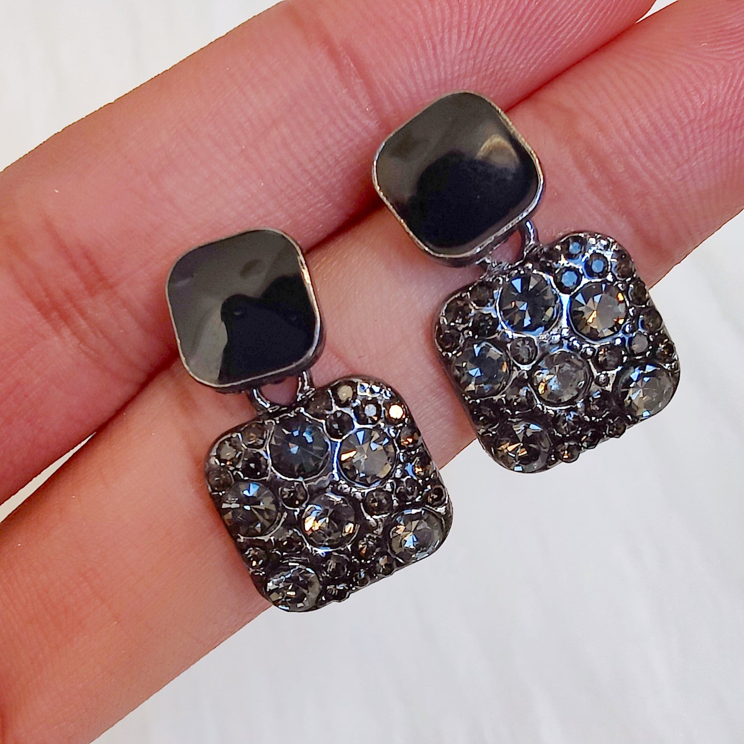 SAFFIRA diamante drop studs in Black