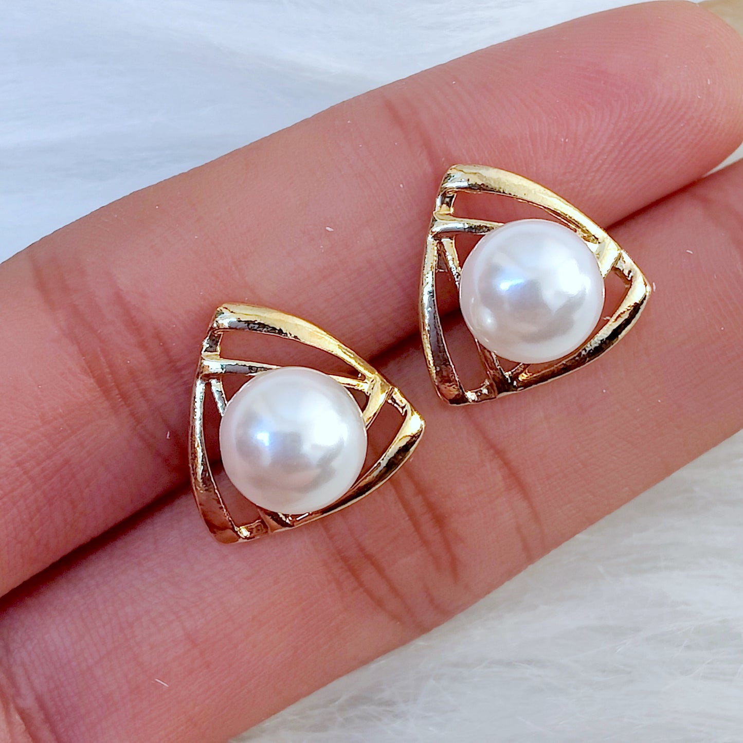 Willow Pearl Studs